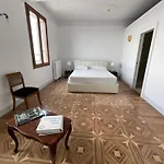 The B Collection - San Marco Riva Schiavoni * Venedig