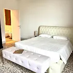 The B Collection - San Marco Riva Schiavoni Venedig